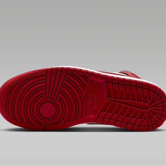 Nike Red and White Women's Sneakers - Picture 7 of 8
